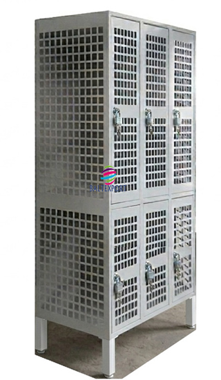 Vestiário Triplo 6 Portas em Rede Cinza para Multiusos Baltexport Chatgpt imagem